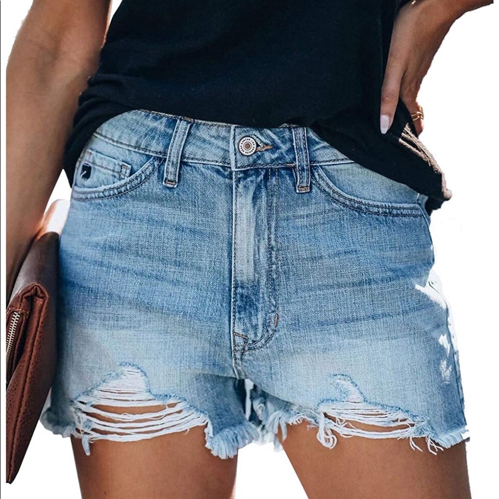 🤍 distressed denim shorts